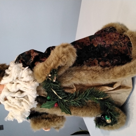 16" Santa - Picture 6 of 7